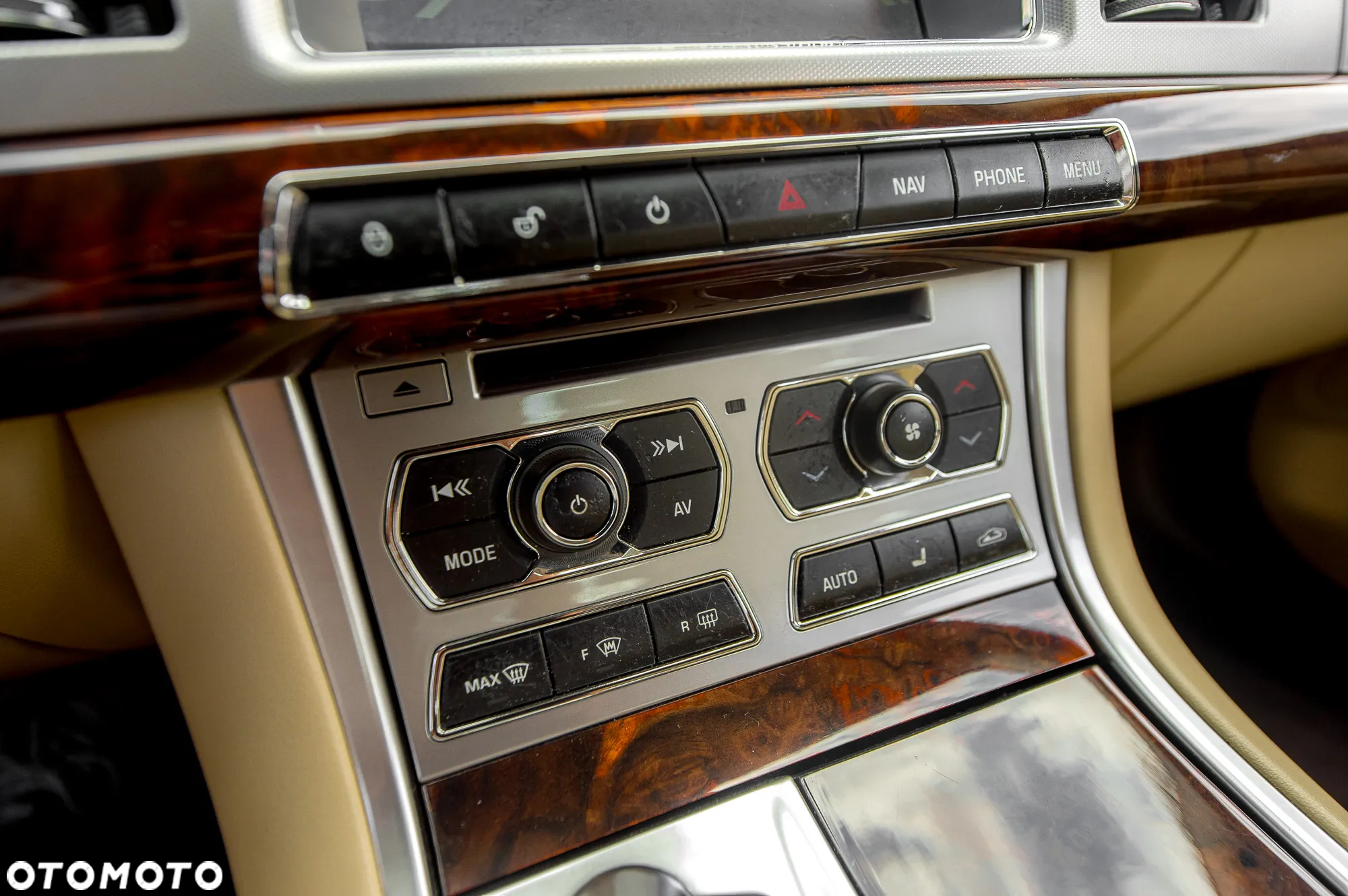 Jaguar XF 3.0 V6 Diesel S Luxury - 30