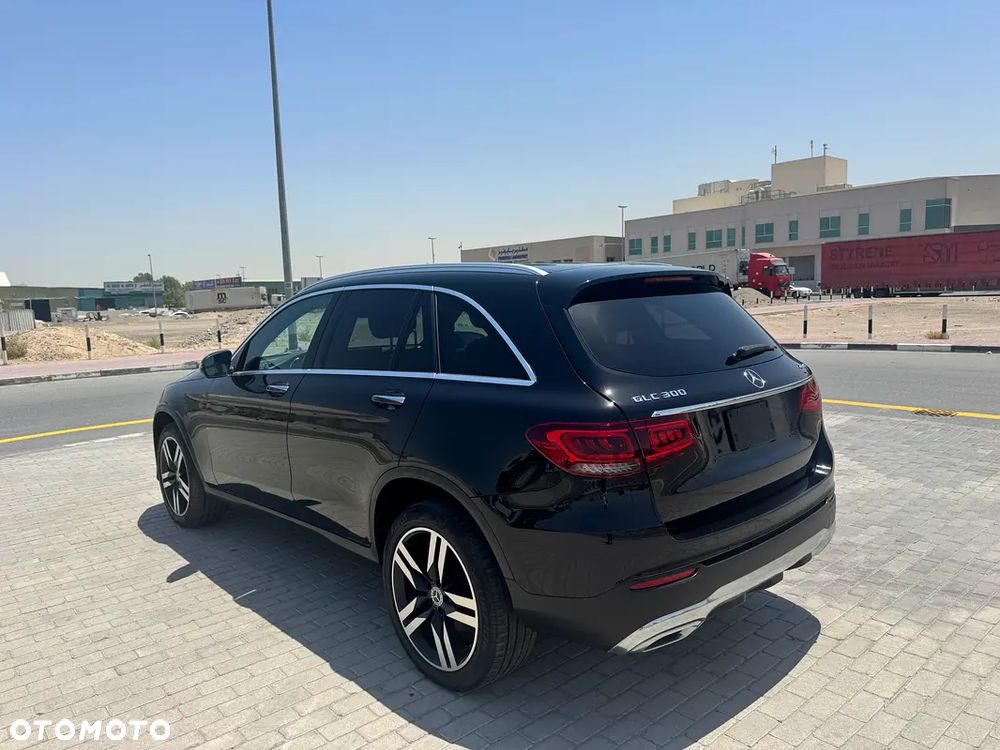 Mercedes-Benz GLC 300 4Matic 9G-TRONIC AMG Line - 2