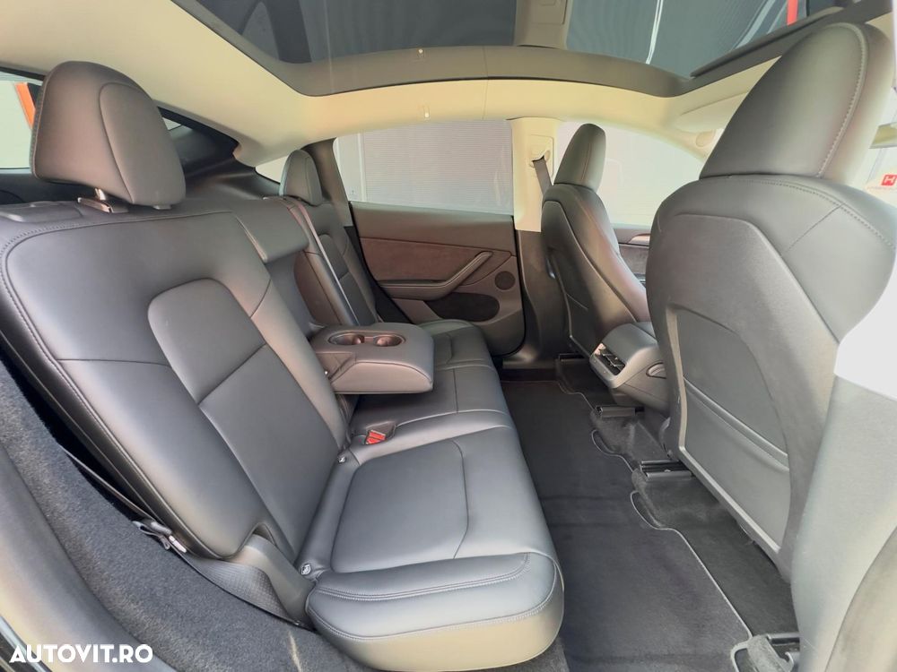 TESLA Model Y 2023 — imagine 17