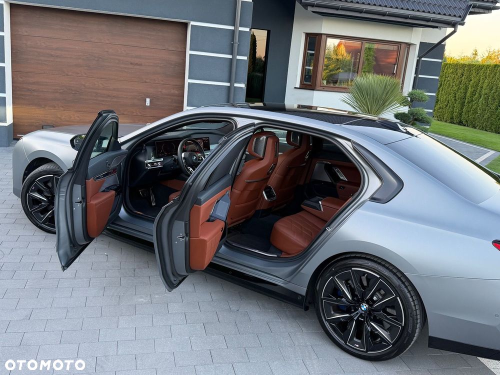 BMW Seria 7 M760e PHEV xDrive Individual Edition sport - 33