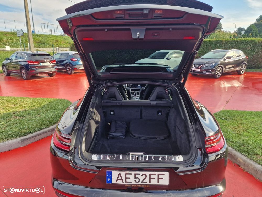 Porsche Panamera 4 E-Hybrid - 6