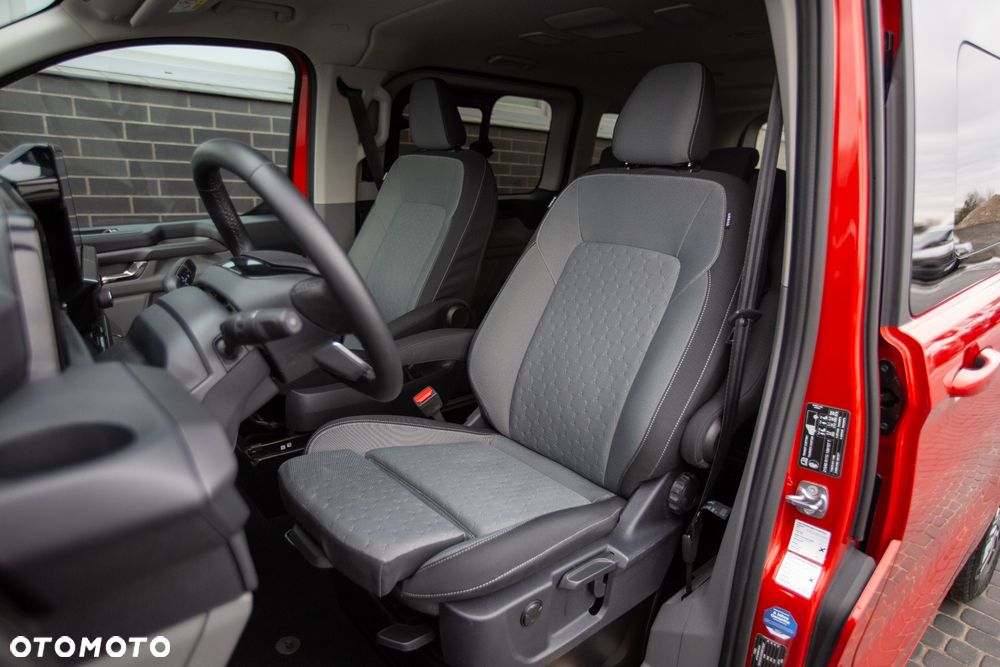 Ford Tourneo Custom - 11