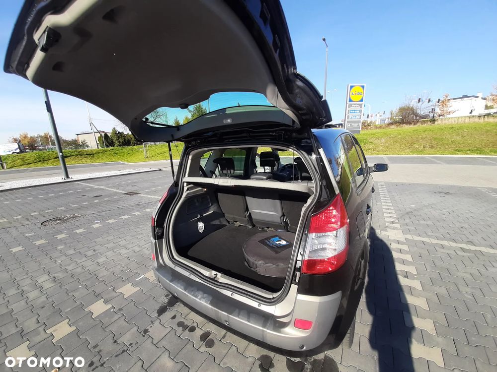 Renault Scenic 2.0 16V Privilege - 11