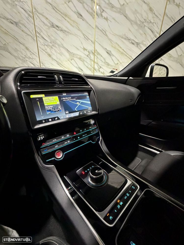 Jaguar XE 2.0 D R-Sport Aut. - 28