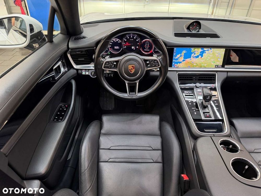Porsche Panamera - 27