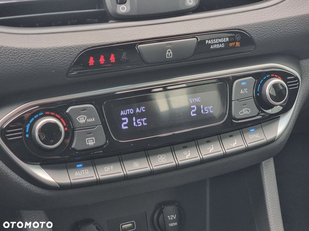 Hyundai i30 1.5 T-GDI 48V Smart - 33