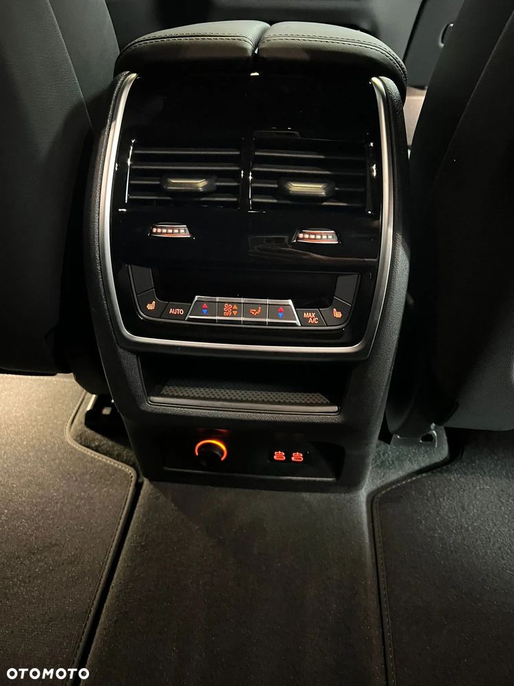BMW X7 - 29
