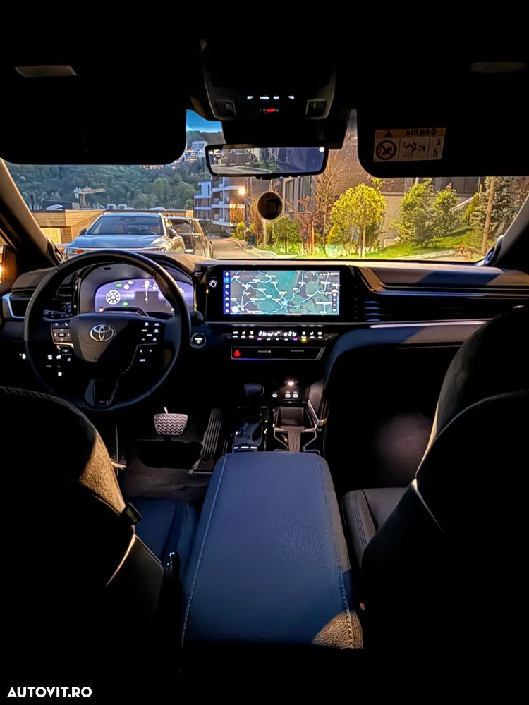 Toyota Camry 2.5 HEV Luxury - 24