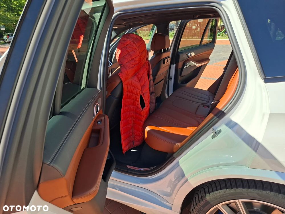 BMW X5 M50i - 13
