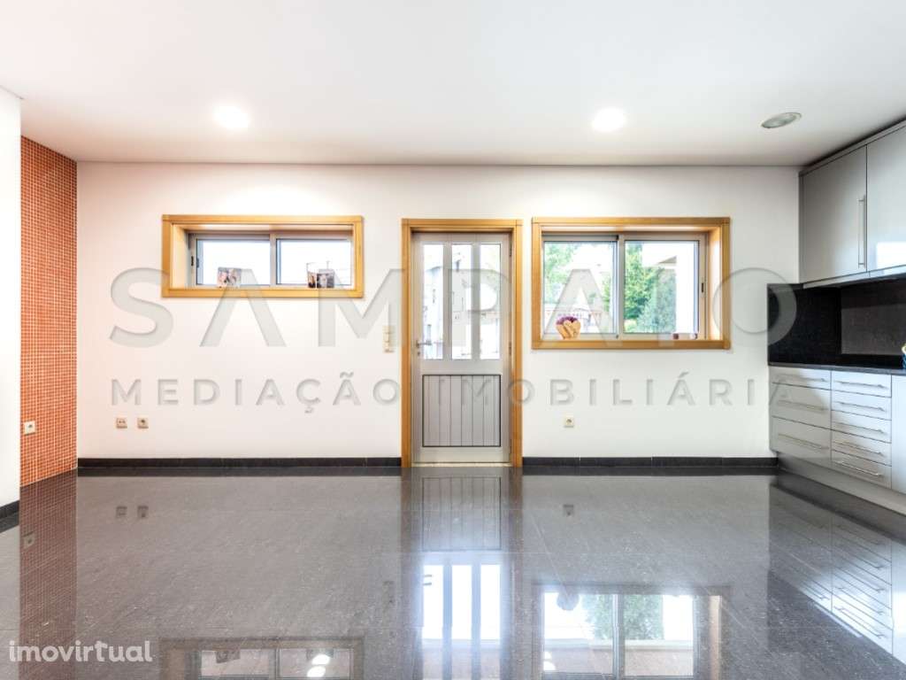 Moradia T4 em São Pedro da Cova, como Nova - Grande imagem: 2/31