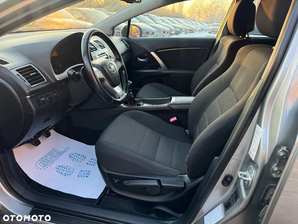 Toyota Avensis 1.6 Comfort - 10