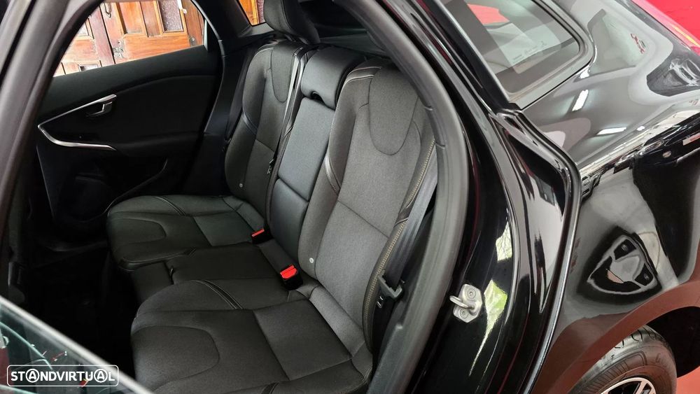 Volvo V40 2.0 D2 Momentum Geartronic — fotografia 56