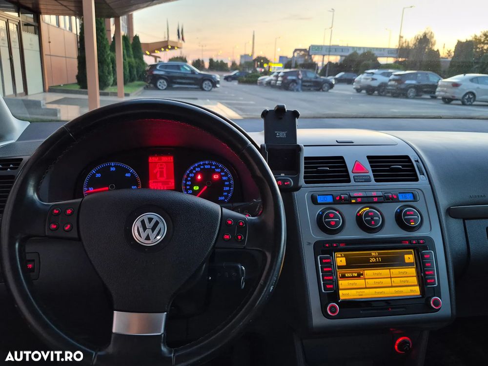 Volkswagen Touran 2.0 TDI Highline Aut - 5