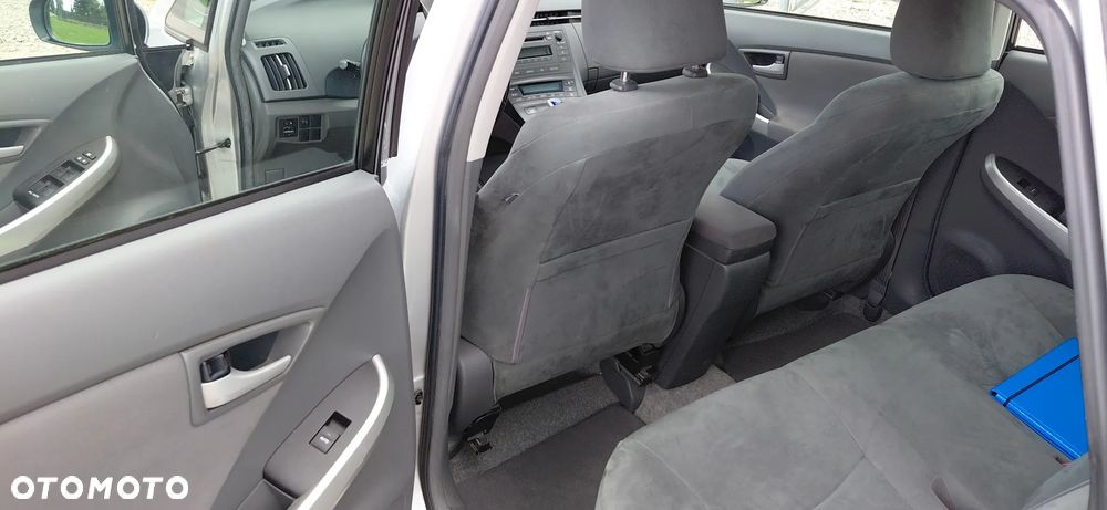 Toyota Prius 1.8 HSD Prestige - 9