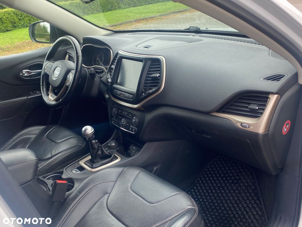 Jeep Cherokee - 18