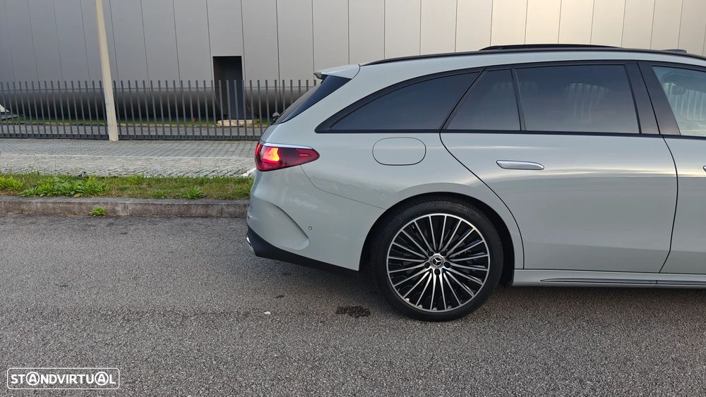 Mercedes-Benz E 300 Standard - 17