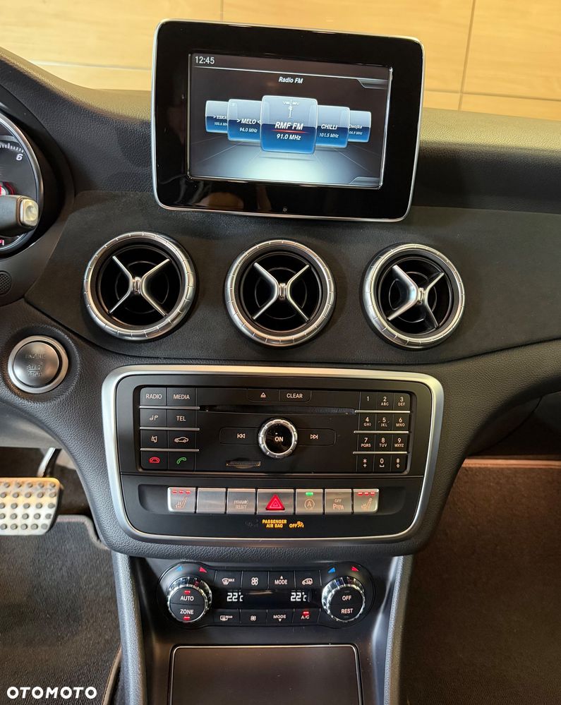 Mercedes-Benz CLA 200 7G-DCT AMG Line - 13