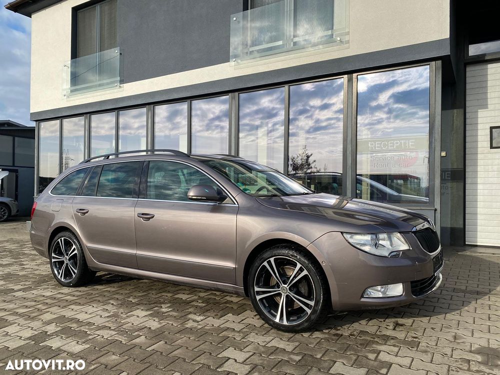 Skoda Superb Combi 2.0 TDI Ambition DSG - 2