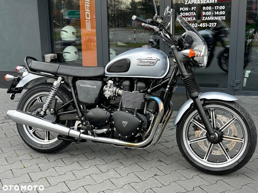 Triumph Bonneville - 1