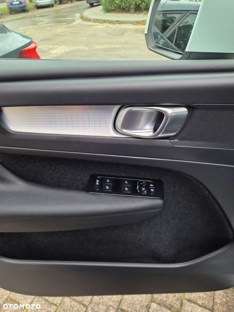 Volvo XC 40 T2 Plus Bright - 16