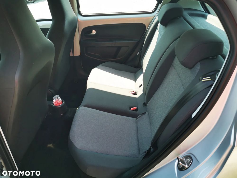 Volkswagen up! high - 14