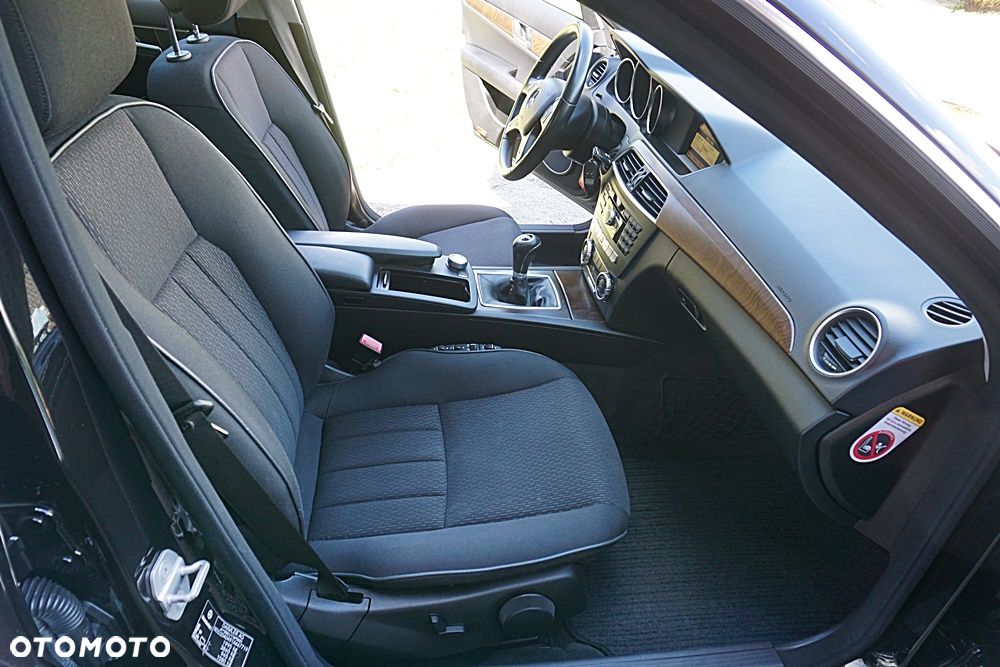 Mercedes-Benz Klasa C 180 BlueEFFICIENCY Elegance - 18