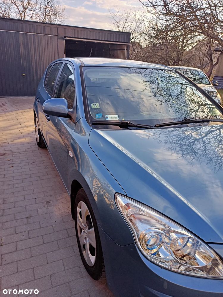 Hyundai i30 1.4 Base + - 12