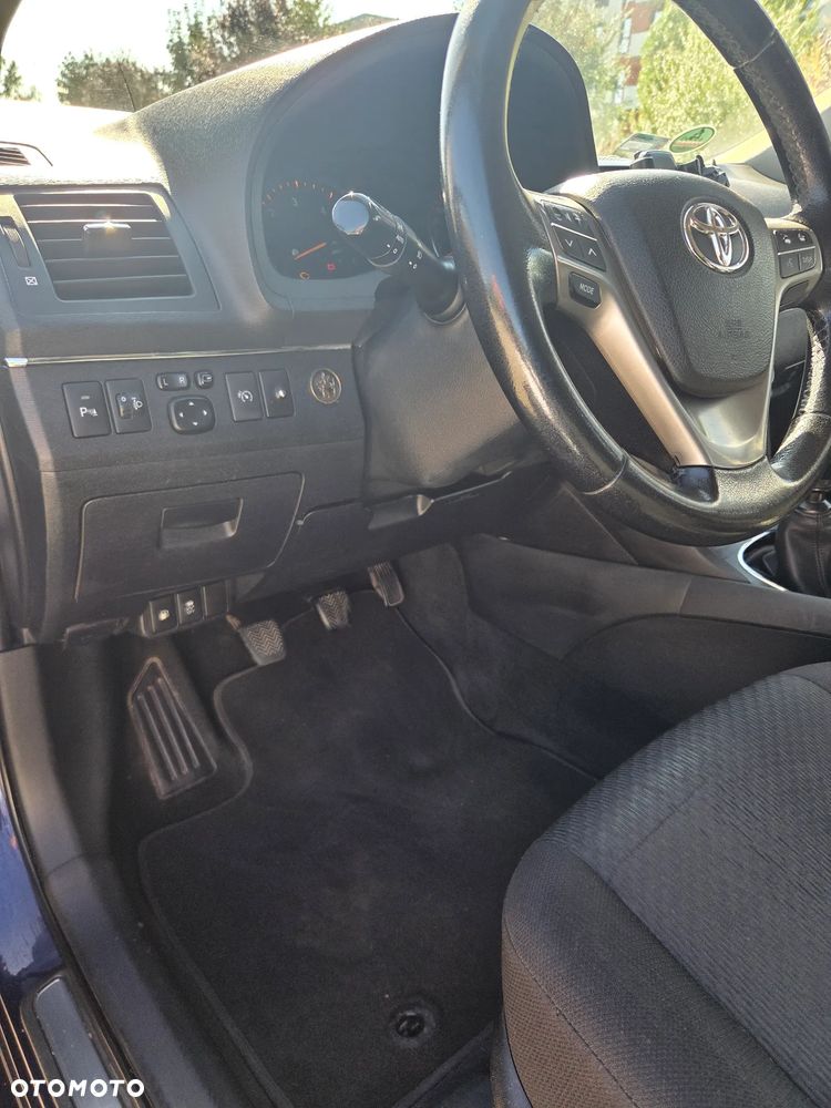 Toyota Avensis 2.0 D-4D - 14