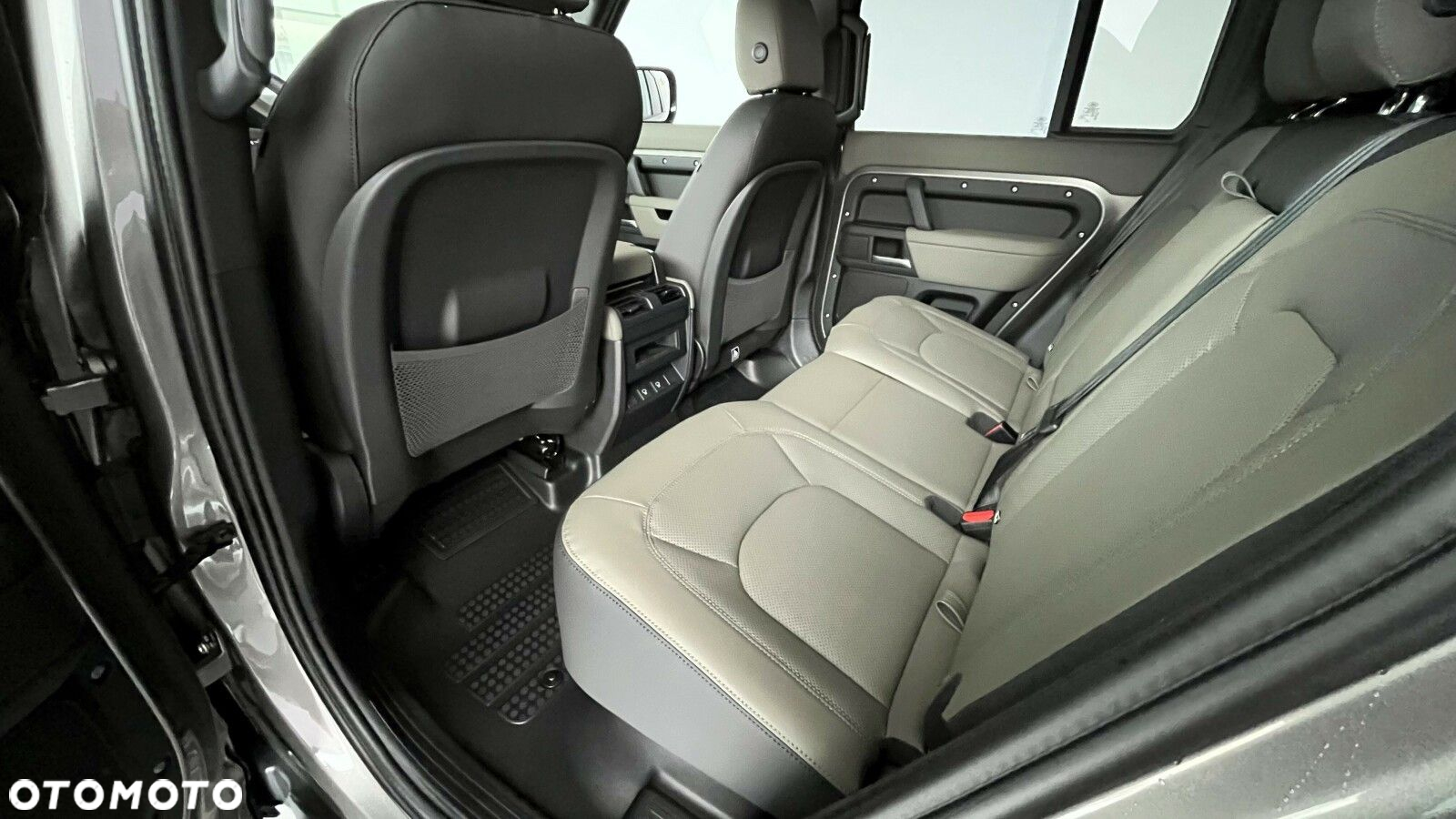 Land Rover Defender 110 3.0 D300 mHEV X-Dynamic SE - 10