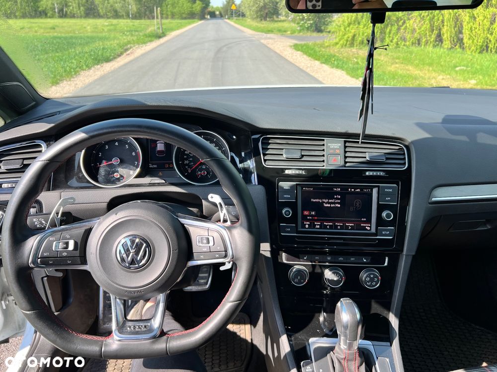 Volkswagen Golf - 10