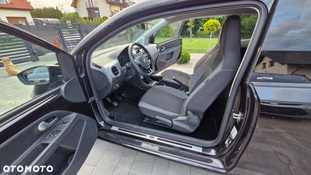 Volkswagen up! Active - 12