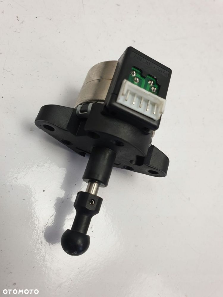 Mercedes A205 W205 SILNICZEK REGULACJI LAMPY - 4