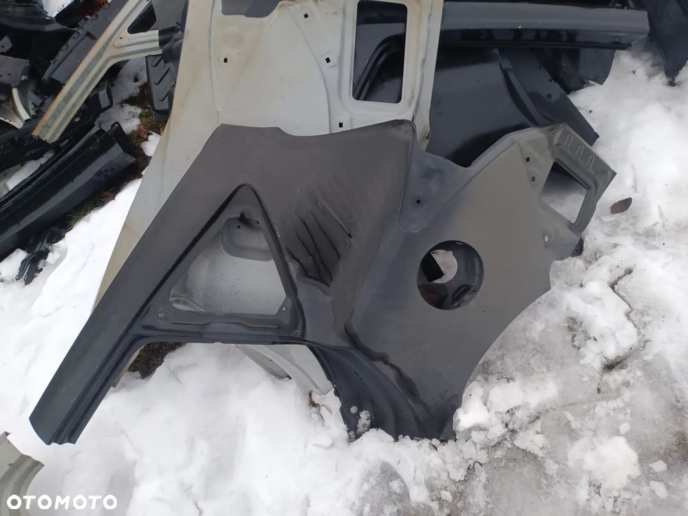 Błotnik tylny lewy Auris 2 HB - 1