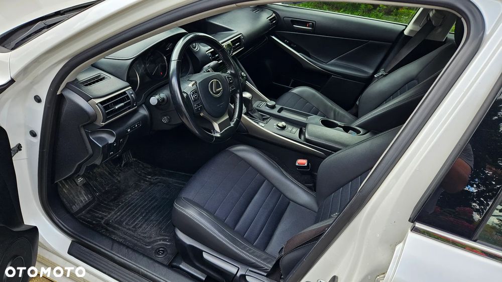 Lexus IS 200t Elegance - 11