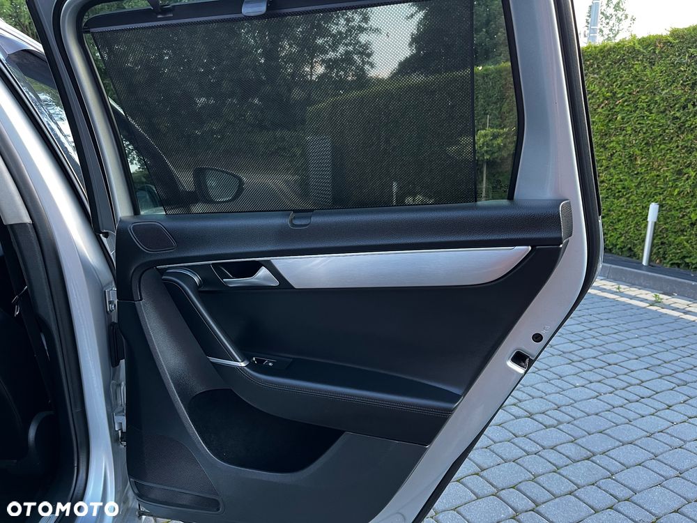 Volkswagen Passat 2.0 TDI 4Motion BlueMotion Technol Highline - 27
