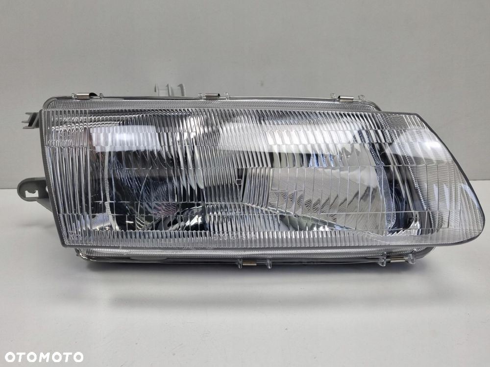 LAMPA PRAWA Mazda 323S 323 S V BA 94-98r PRZEDNIA PRAWY PRZÓD nowa - 2