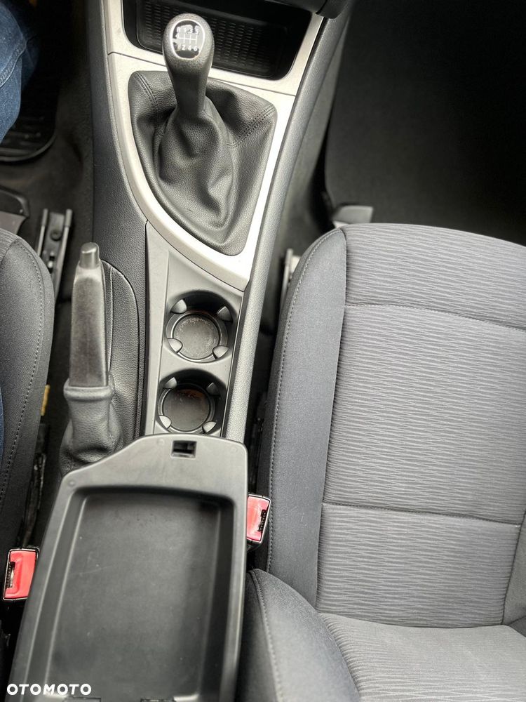 BMW Seria 1 116d DPF - 25