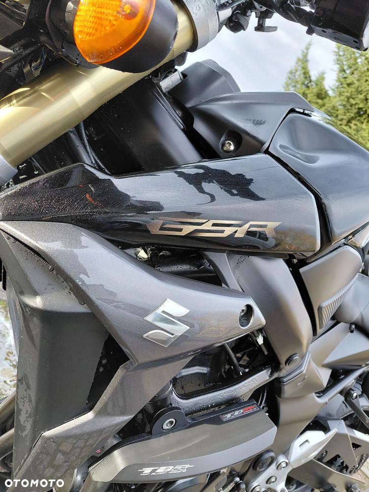 Suzuki GSR - 7