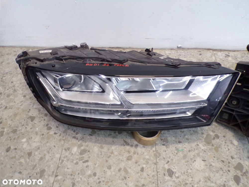 LAMPA LEWY PRAWY PRZÓD AUDI Q7 - 3