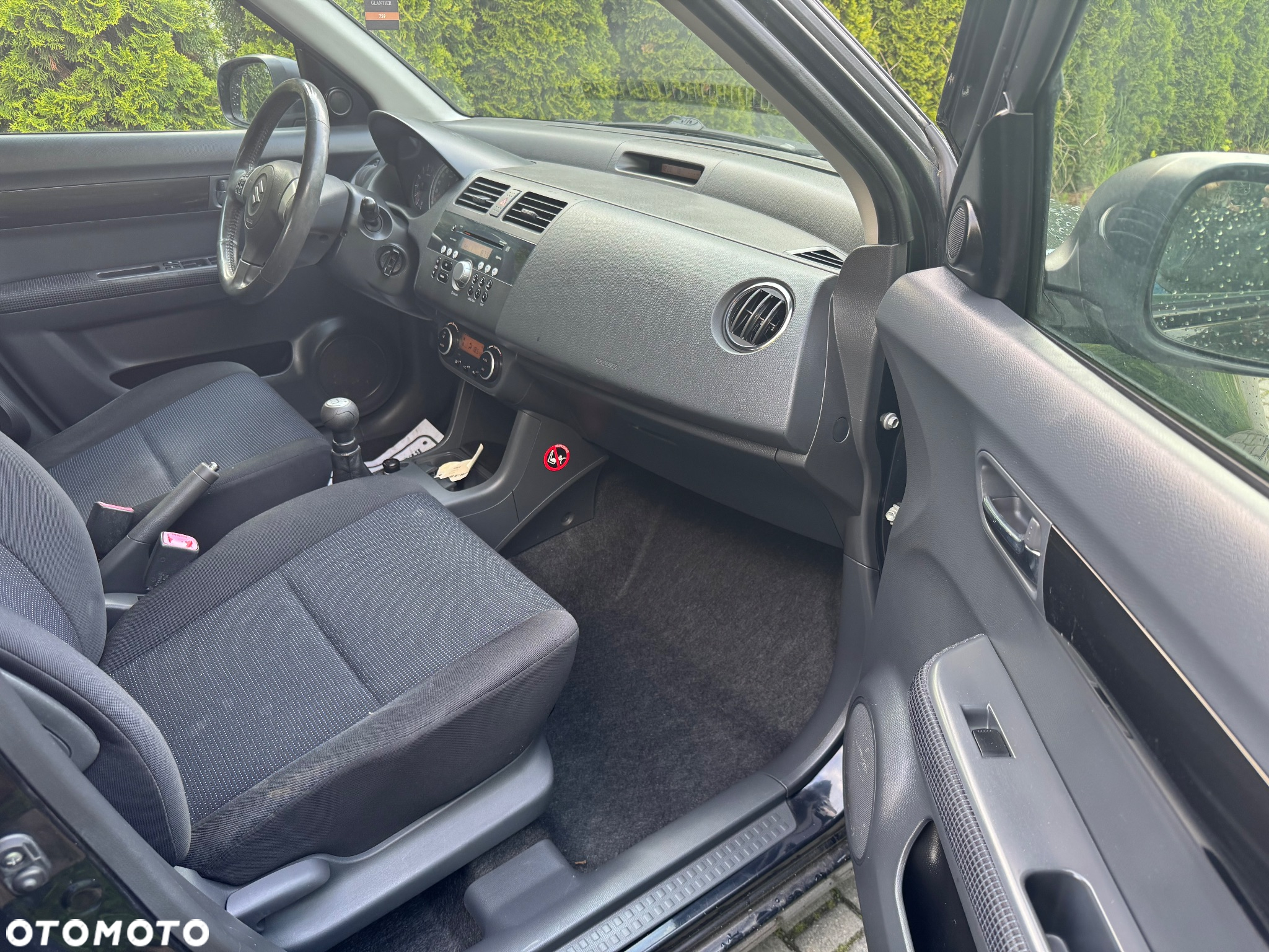 Suzuki Swift 1.3 Black and White - 7
