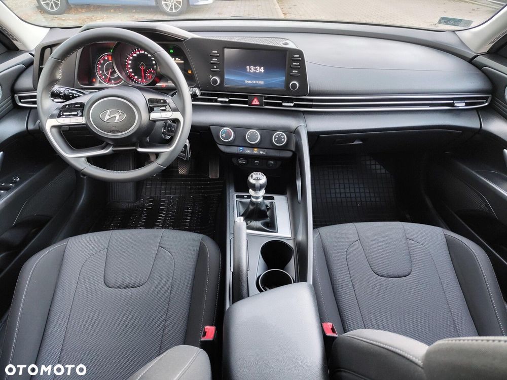 Hyundai Elantra - 12