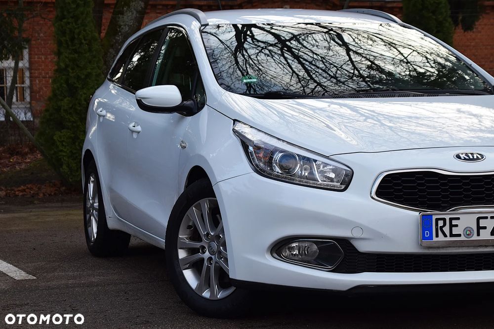 Kia Ceed 1.6 CRDi 128 Fifa World Cup Edition - 5