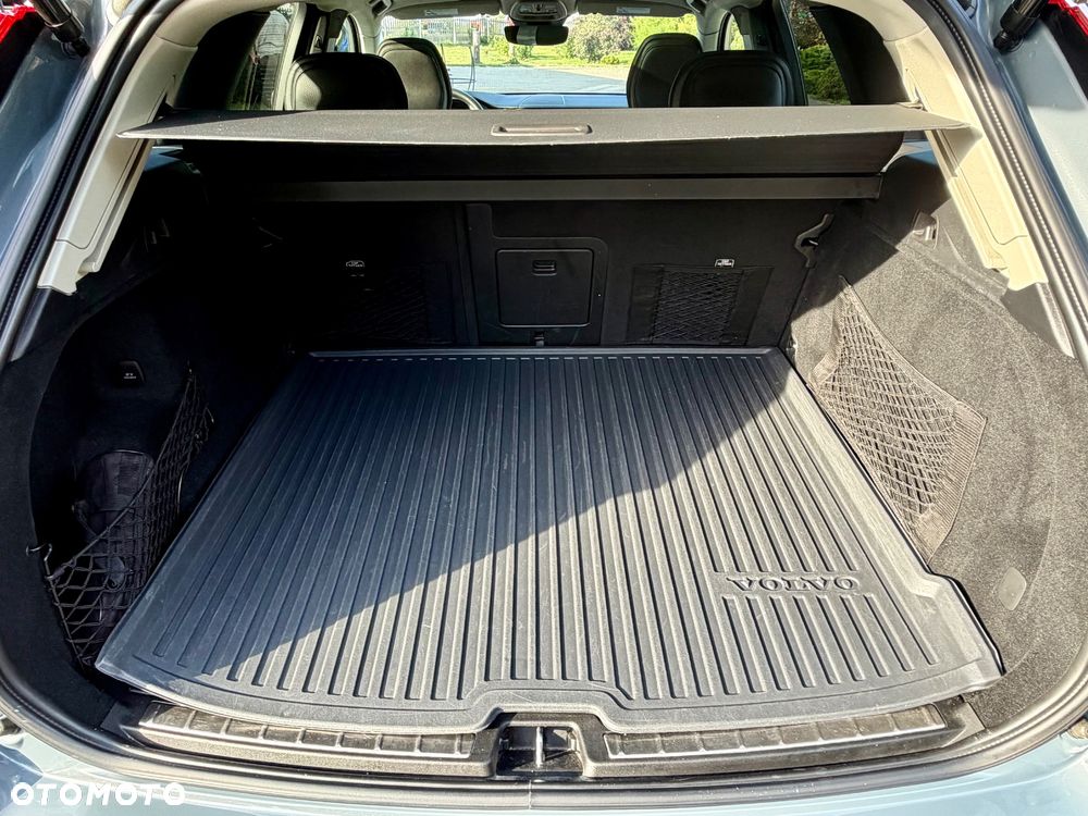 Volvo XC 60 B5 B AWD Momentum Pro - 25