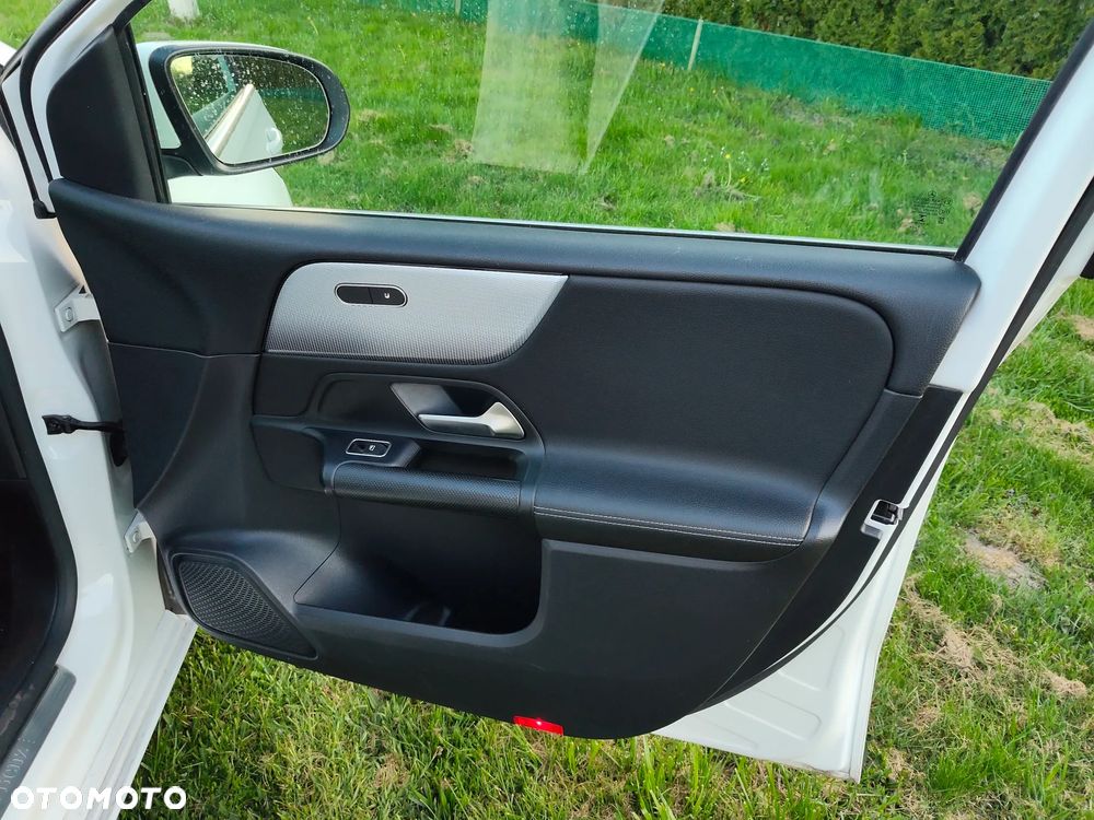 Mercedes-Benz Klasa B 180 d Style 7G-DCT - 6