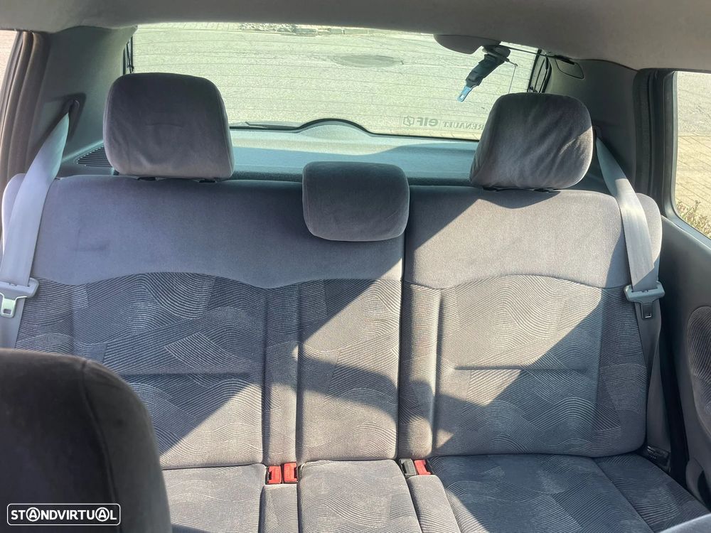 Renault Clio 1.2 RXE - 9