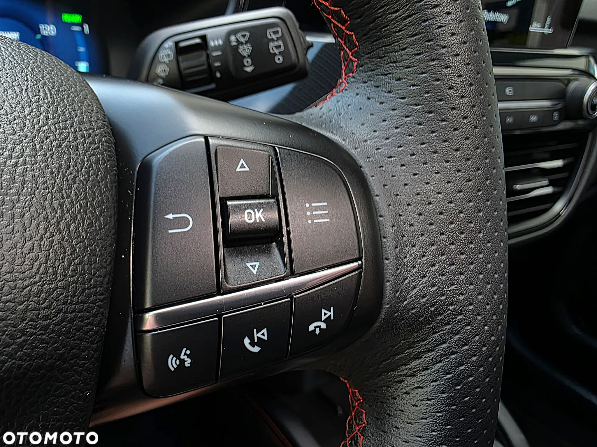 Ford Kuga 2.5 Duratec FHEV 4x4 ST-LINE X - 19