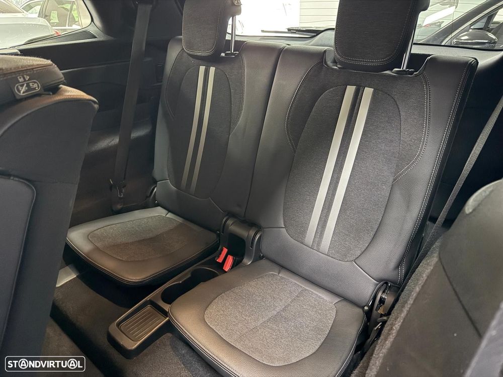 BMW 218 Gran Tourer d 7L Line Sport Auto - 42