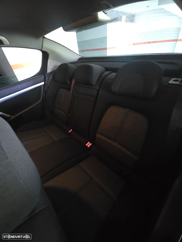Peugeot 407 1.6 HDi Executive - 20