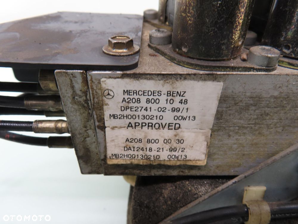 SILNIK DACHU MERCEDES CLK C208 W208 CABRIO A2088000030 - 10