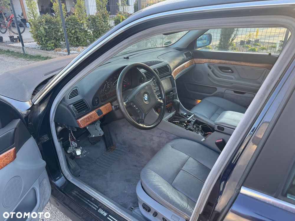 BMW Seria 7 735i L - 11